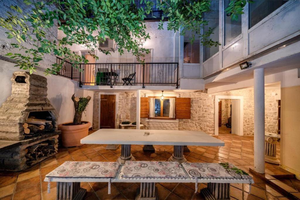 Heritage Residence In Center With Pool- Apartments Vodice Exterior foto